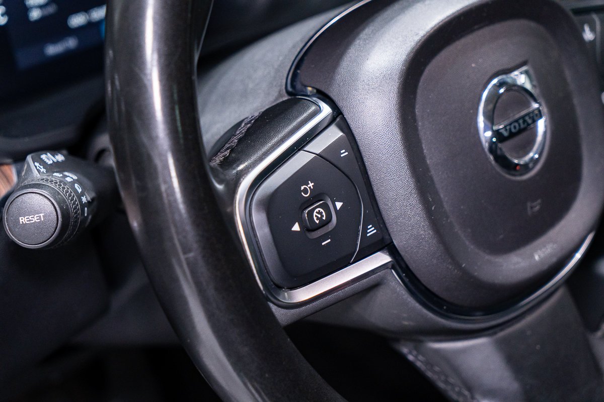 2022 Volvo XC60 B6 MOMENTUM PREMIUM CLIMAT HARMAN KARDON Grey Montreal - photo #9