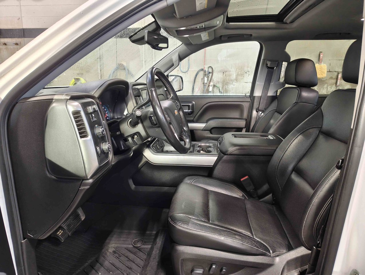 2018 Chevrolet Silverado 1500 4WD Crew Cab 153.0 LTZ w/2LZ White Sherwood Park - photo #7