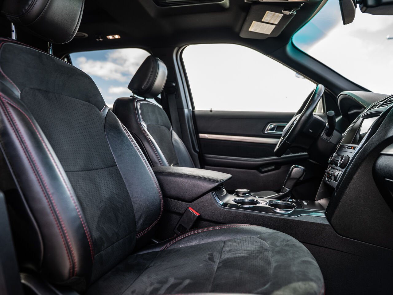 2019 Ford Explorer White Sainte-Julienne - photo #27