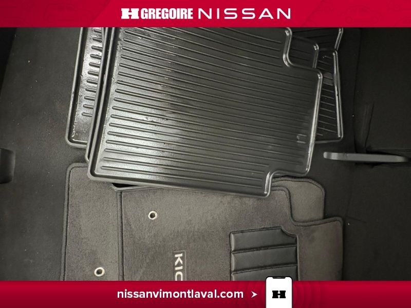 2021 Nissan Kicks White Laval - photo #16
