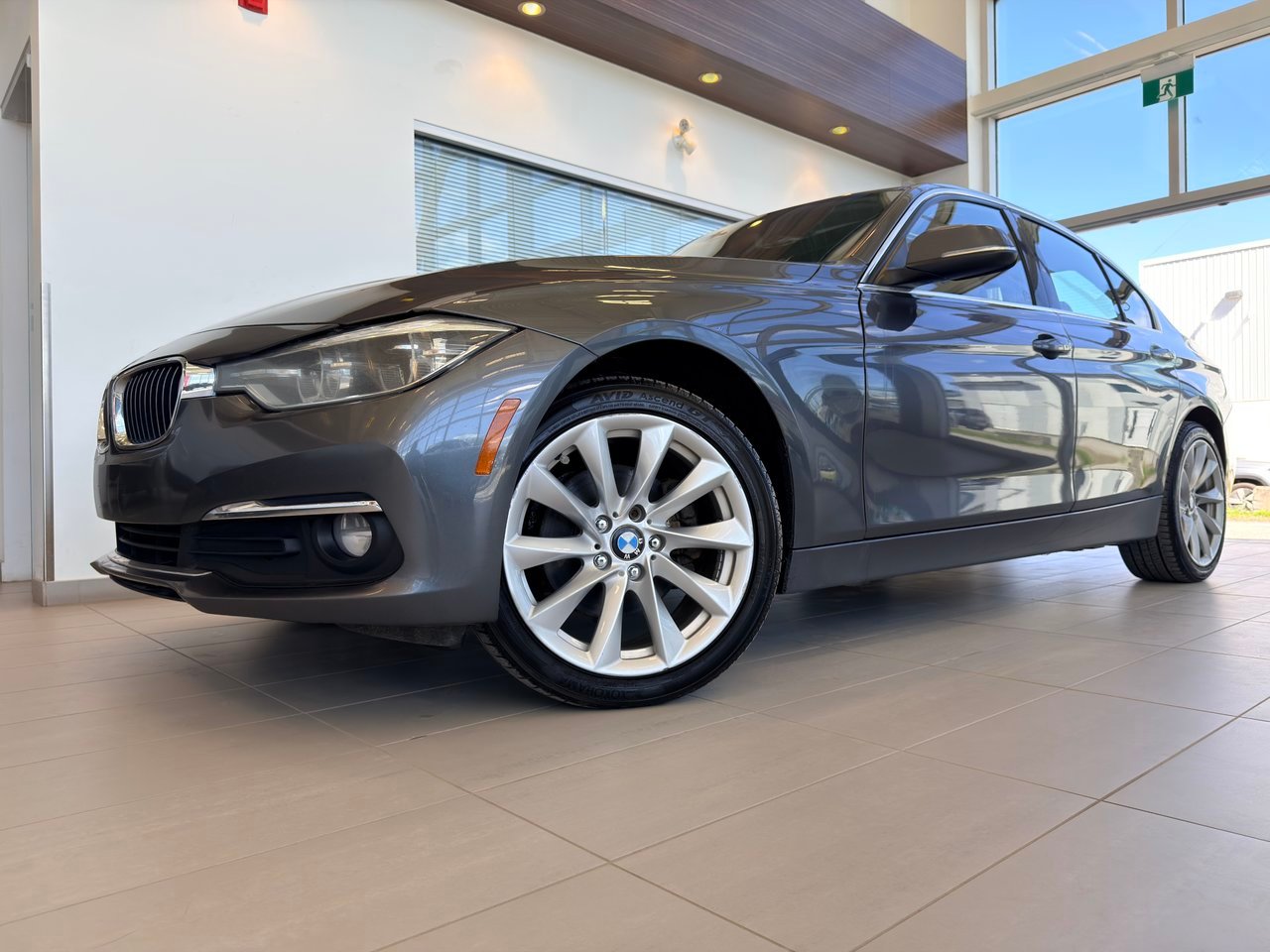 2016 BMW 3 Series Beige Notre-Dame-des-Prairies - photo #1