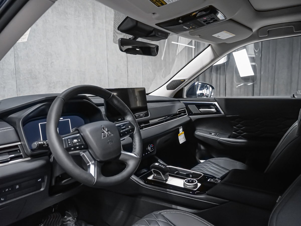 2026 Mitsubishi Outlander GT Cosmic Blue Montreal - photo #5