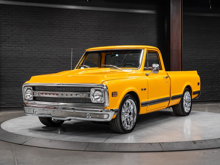 1970 Chevrolet C10 | US Mags | 350 Small Block | Retro Stereo | Leather Seats | Power Steering