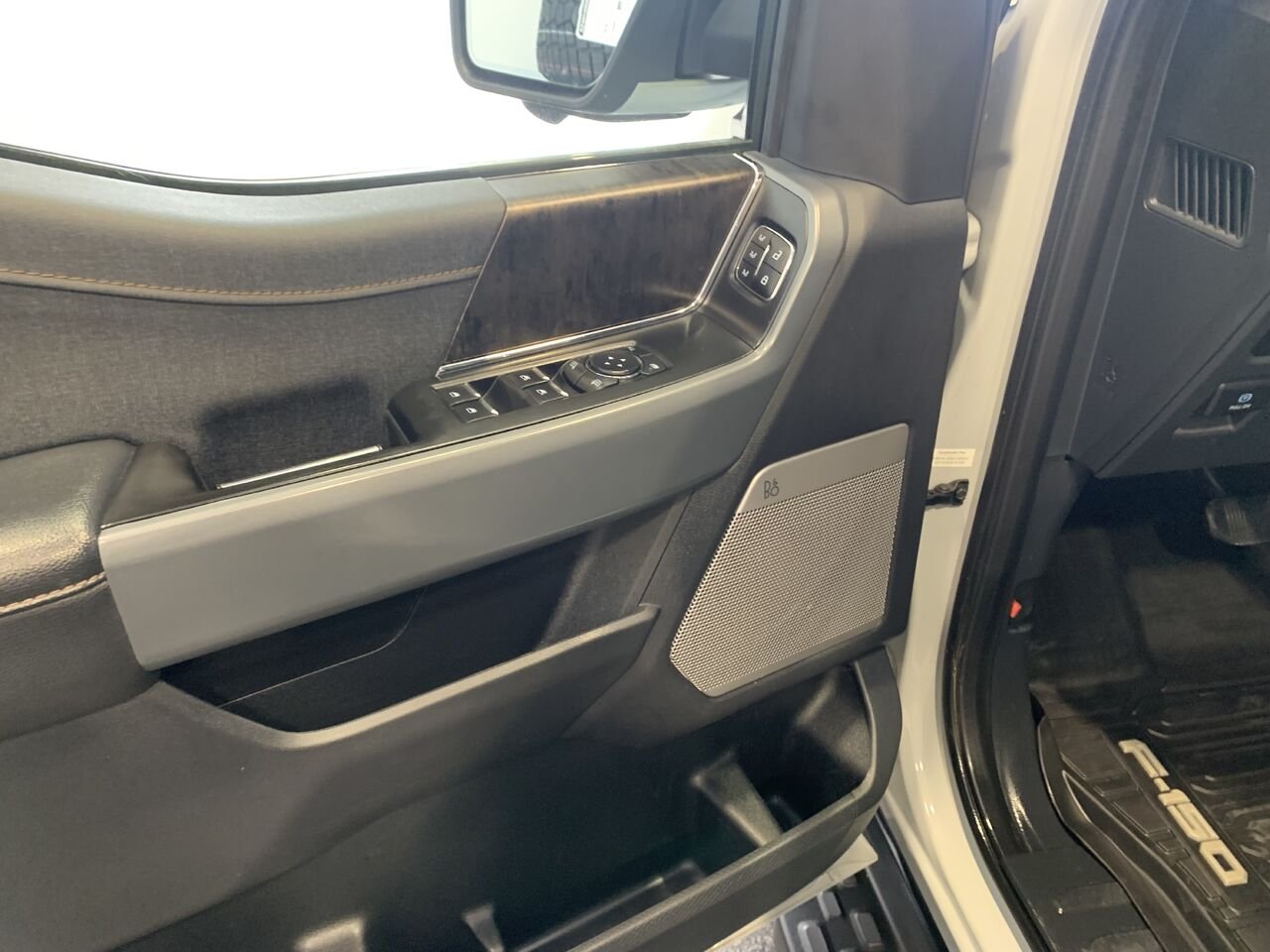 Ford F-150 Lightning LARIAT LARIAT cabine SuperCrew 4RM caisse de 5,5 pi 2023 Gris Châteauguay - photo #29