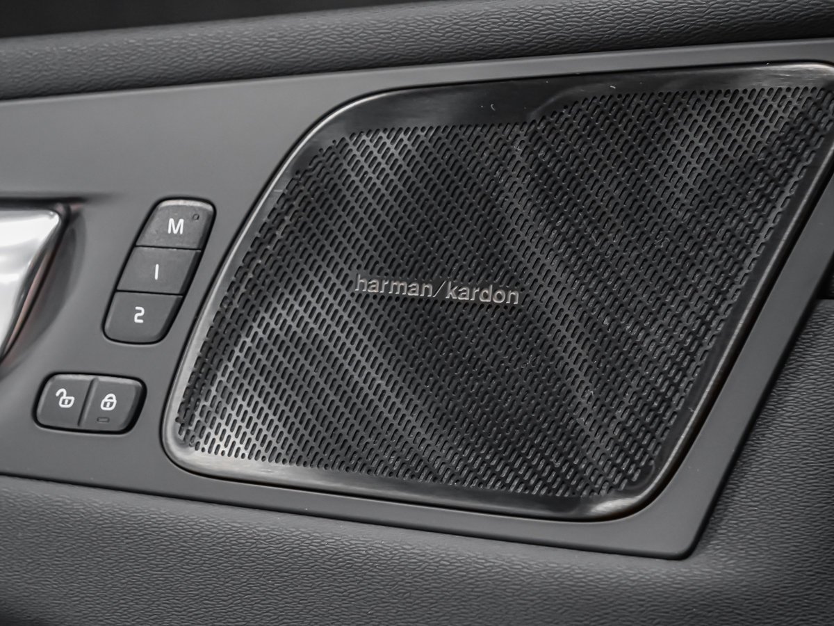 2023 Volvo XC60 B6 PLUS BRIGHT CLIMAT HARMAN KARDON Grey Montreal - photo #9