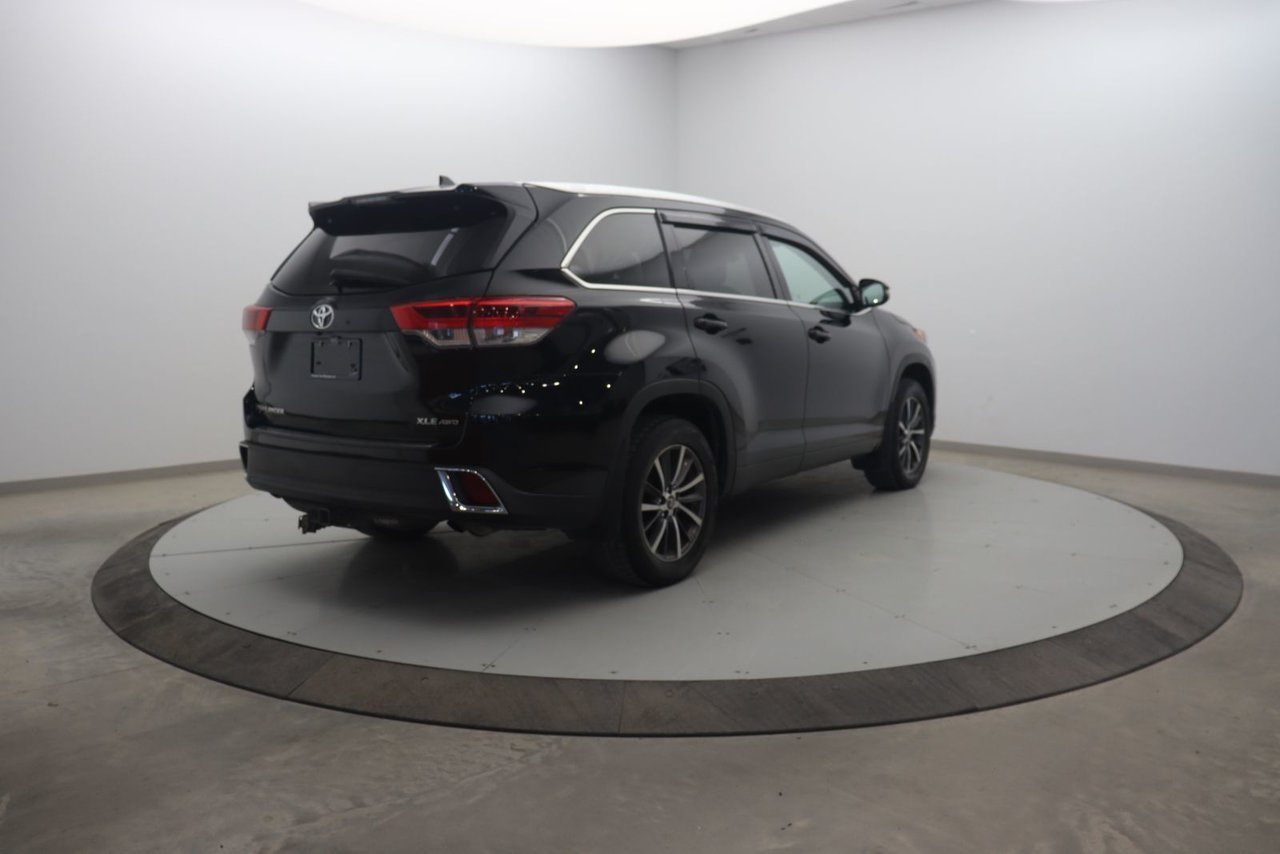 Toyota Highlander XLE 2017 Noir Baie-Comeau - photo #3