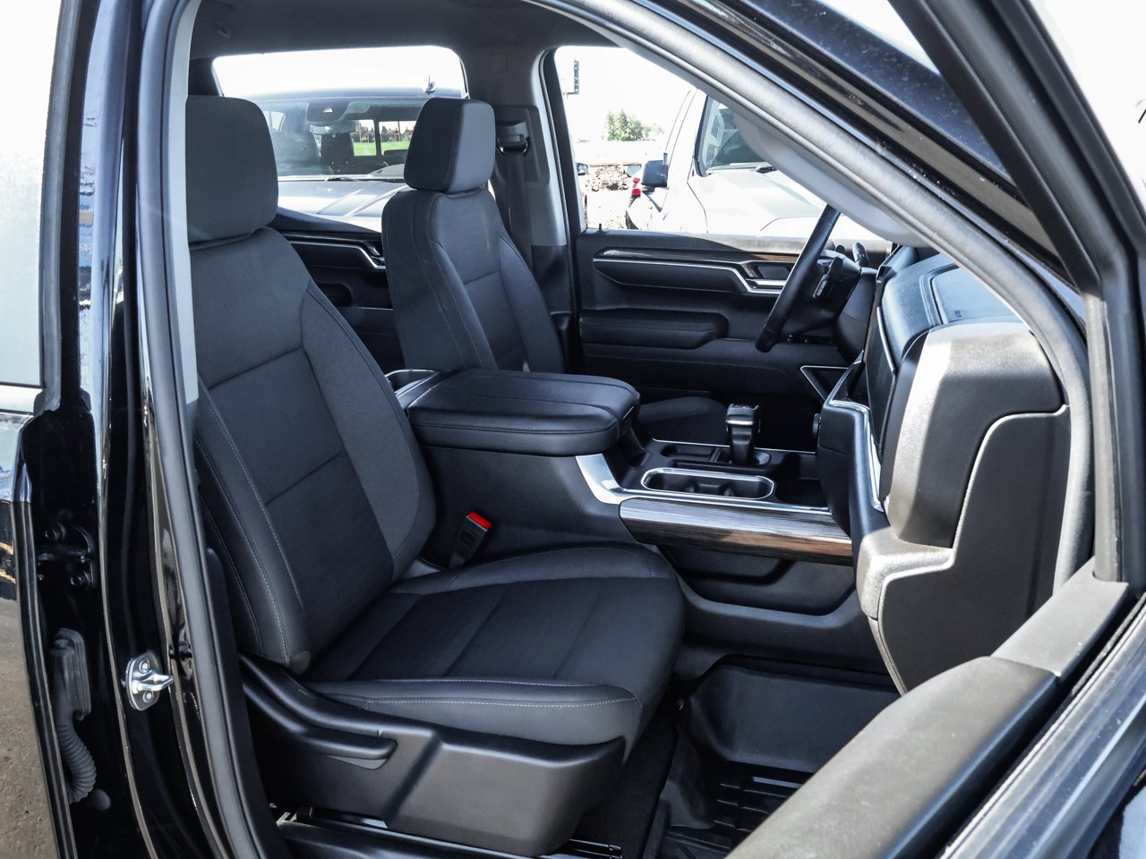2025 Chevrolet Silverado 1500 4WD Crew Cab 147 RST Black Sherwood Park - photo #13
