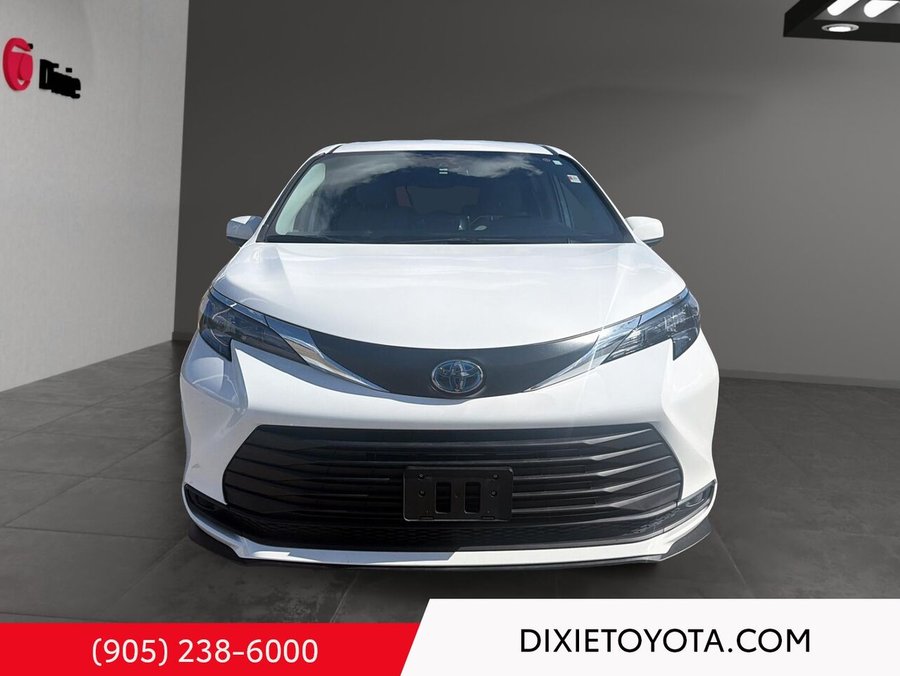2024 Toyota Sienna HYBRID LE 8-Passenger FWD White