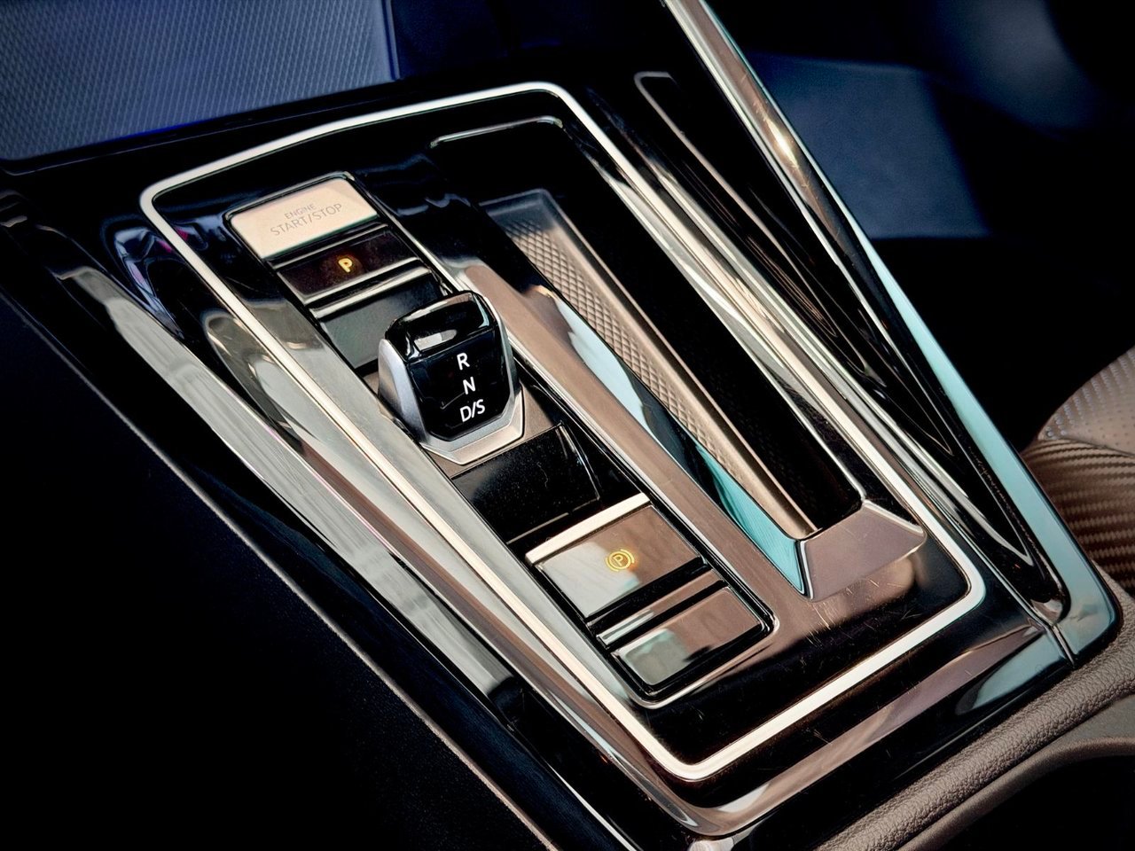 2024 Volkswagen Golf R Blue Notre-Dame-des-Prairies - photo #30