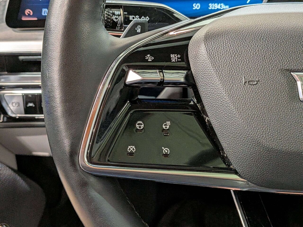 2024 Cadillac LYRIQ 4dr Luxury w/1SD Grey Val-David - photo #15