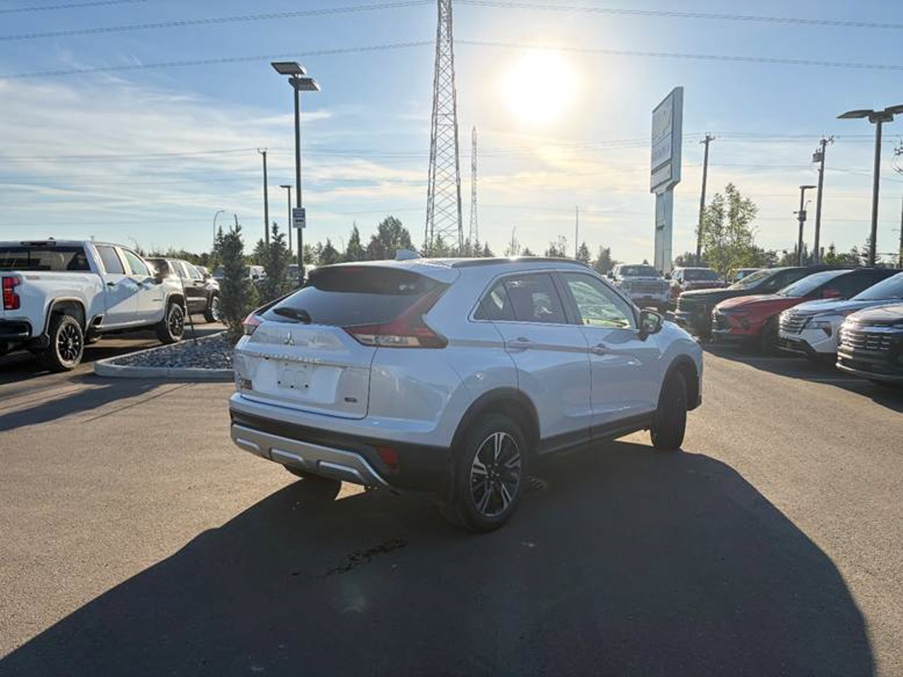 2025 Mitsubishi Eclipse Cross SEL S-AWC White Sherwood Park - photo #4
