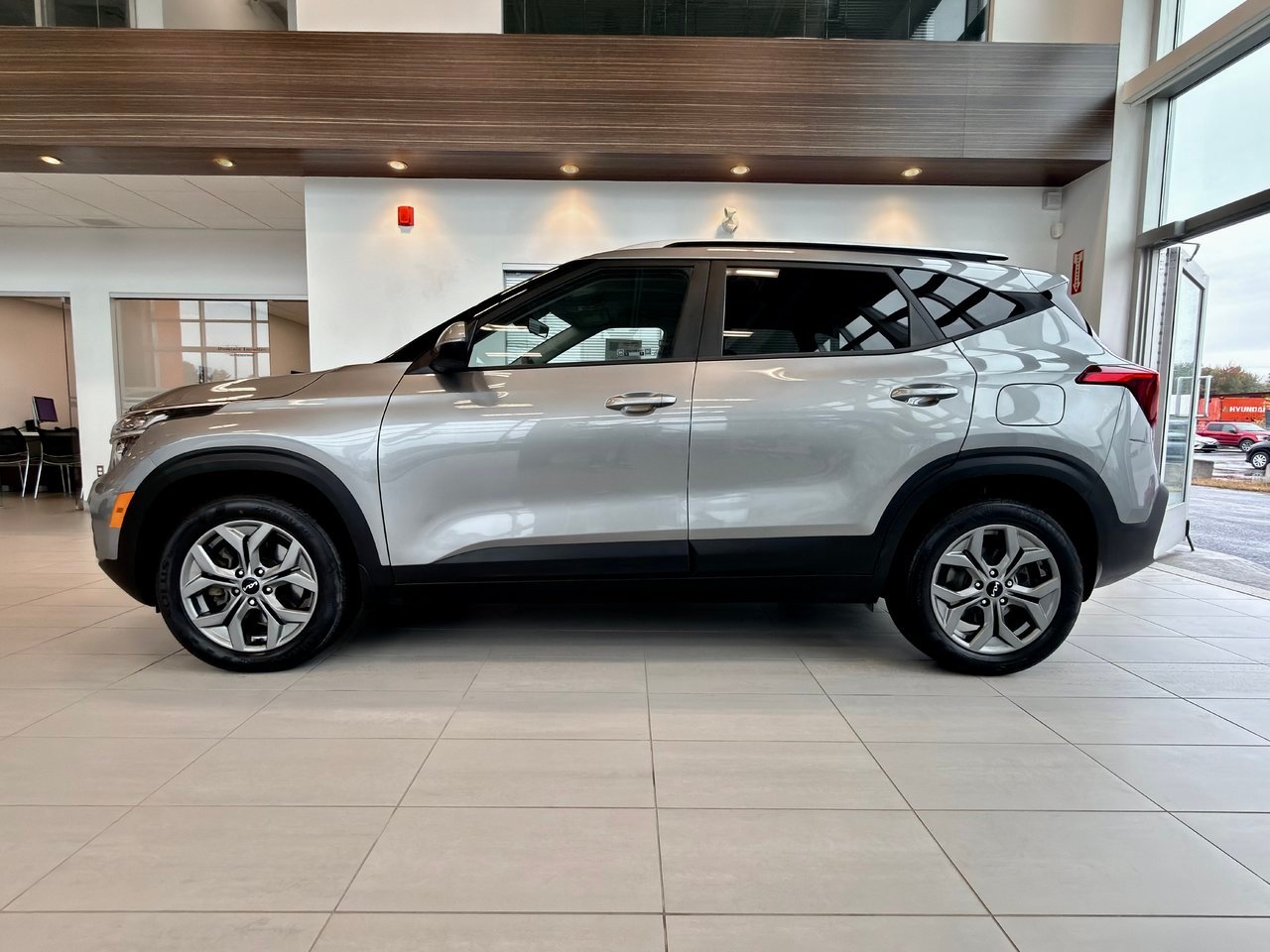 2024 Kia Seltos gray Notre-Dame-des-Prairies - photo #7