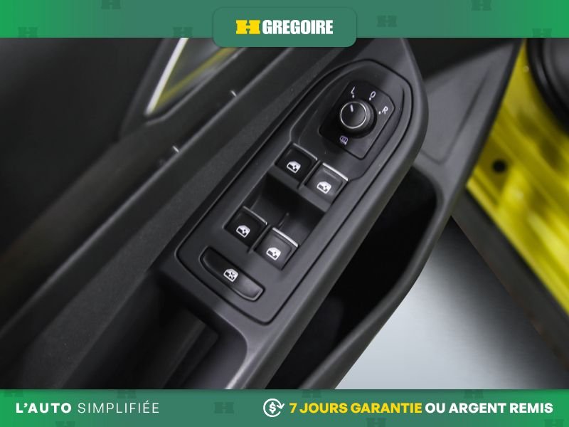 2022 Volkswagen Golf GTI Yellow Blainville - photo #18