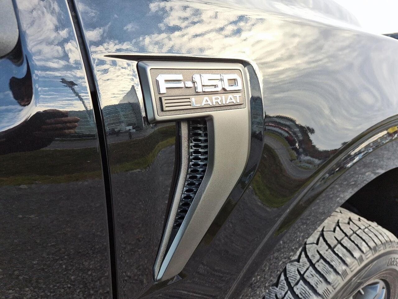 Ford F-150 W5560 | LARIAT 5.0L ** 502A ** SPORT ** TOIT PANO ** FX4 20P ** PRO POWER 2KW ** B&O ** 6,5 pi 2022 Noir Saint-Jérôme - photo #5
