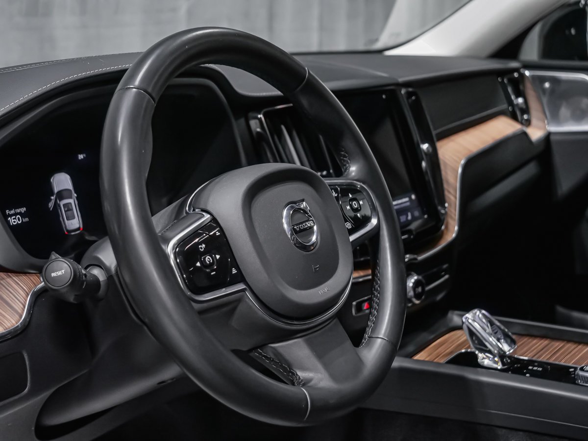 Volvo XC60 Ultimate Dark Theme 2023 Montréal - photo #7