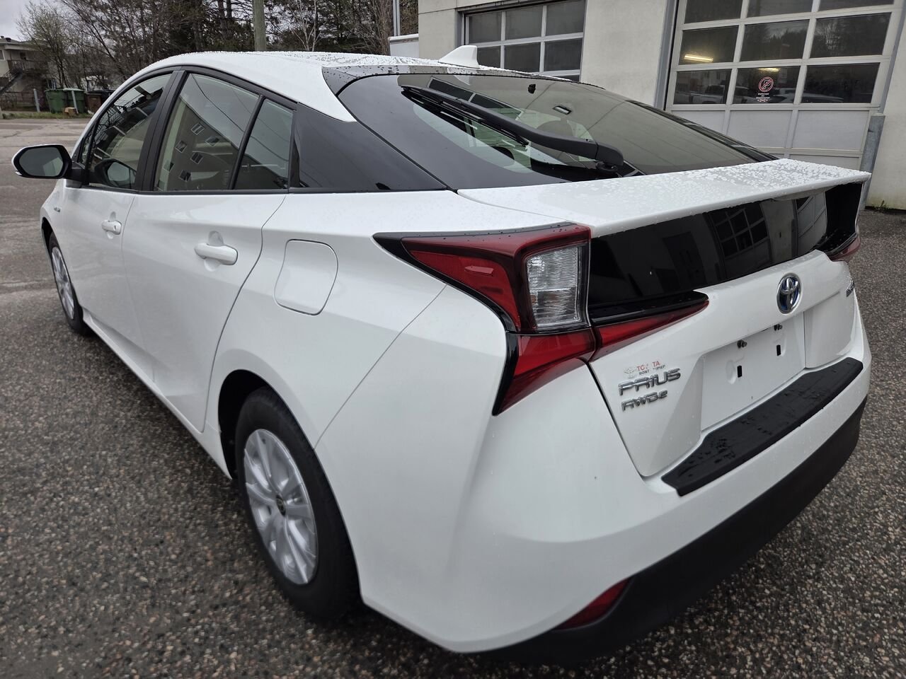 2020 Toyota PRIUS White Mont-Laurier - photo #6