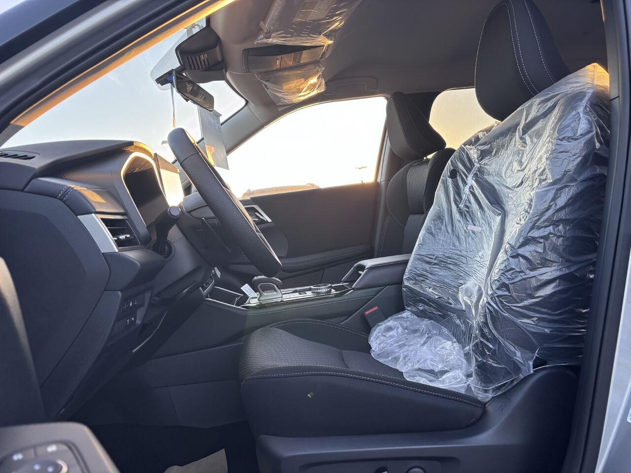 2026 Mitsubishi Outlander Plug-In Hybrid Sterling Silver Saint-Eustache - photo #3