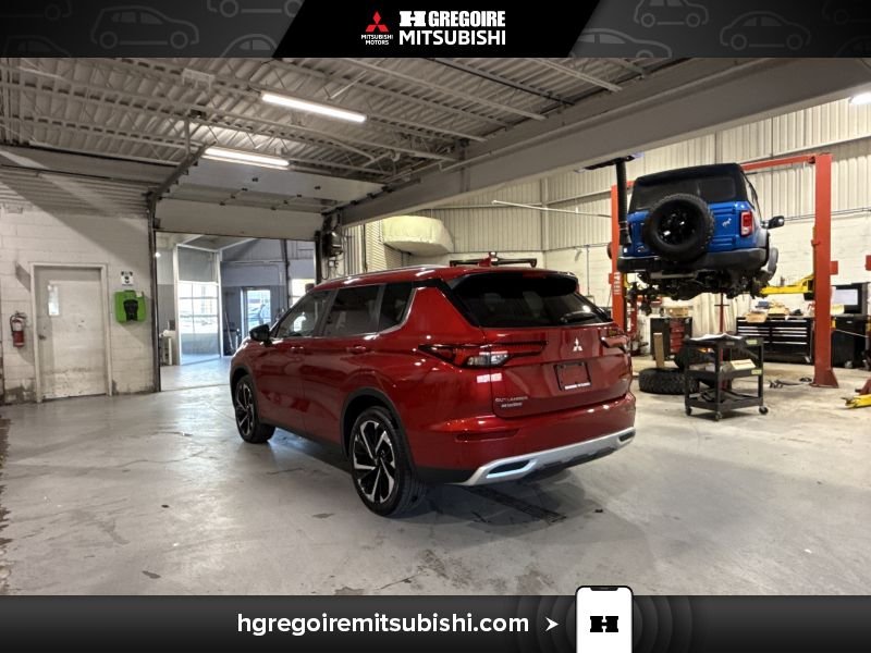 2024 Mitsubishi Outlander Red Laval - photo #5