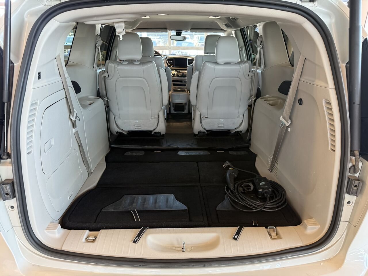 Chrysler Pacifica Hybrid 2020 Beige Saint-Eustache - photo #9