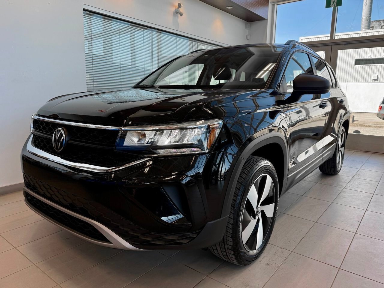 2024 Volkswagen Taos Black Notre-Dame-des-Prairies - photo #3