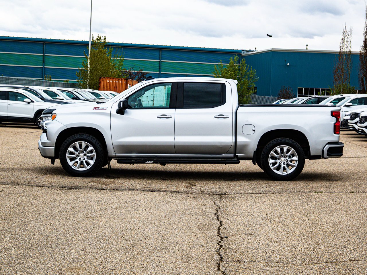2022 Chevrolet Silverado 1500 4WD Crew Cab 147 RST Grey Sherwood Park - photo #9