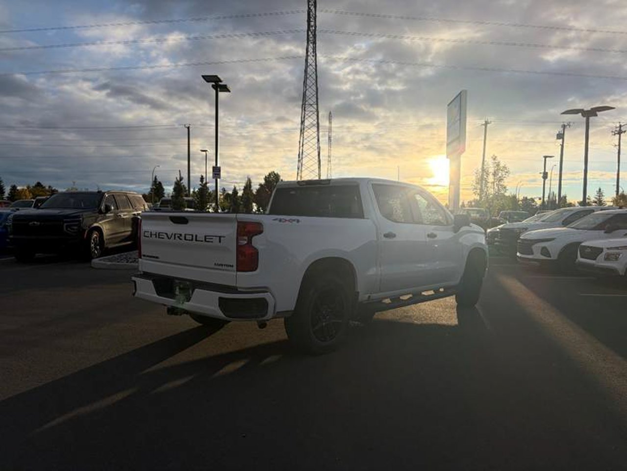 2024 Chevrolet Silverado 1500 4WD Crew Cab 147 Custom White Sherwood Park - photo #4