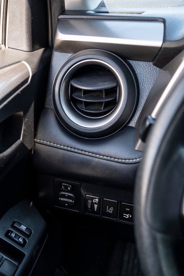 2018 Toyota RAV4 Grey Gatineau - photo #15