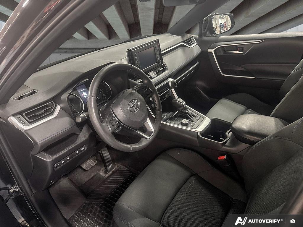 2022 Toyota RAV4 2602099A | Hybrid SE, well maintained, local trade Black Edmonton - photo #12