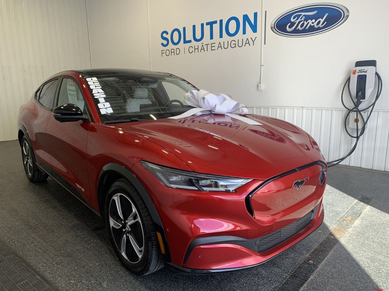 Ford Mustang Mach-E PREMIUM AWD Haut de gamme TI 2023 Rouge Châteauguay - photo #3