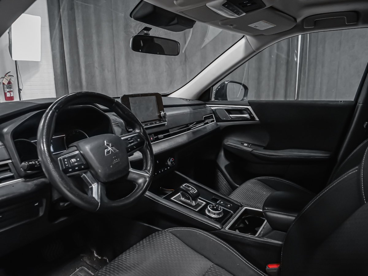 Mitsubishi Outlander SE AWD APPLE CARPLAY CAMERA DE RECUL 2024 Noir Montréal - photo #1