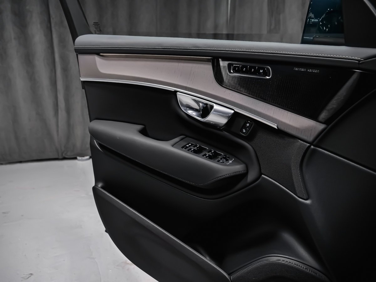 2026 Volvo XC90 B6 ULTRA BRIGHT Blue Montreal - photo #9