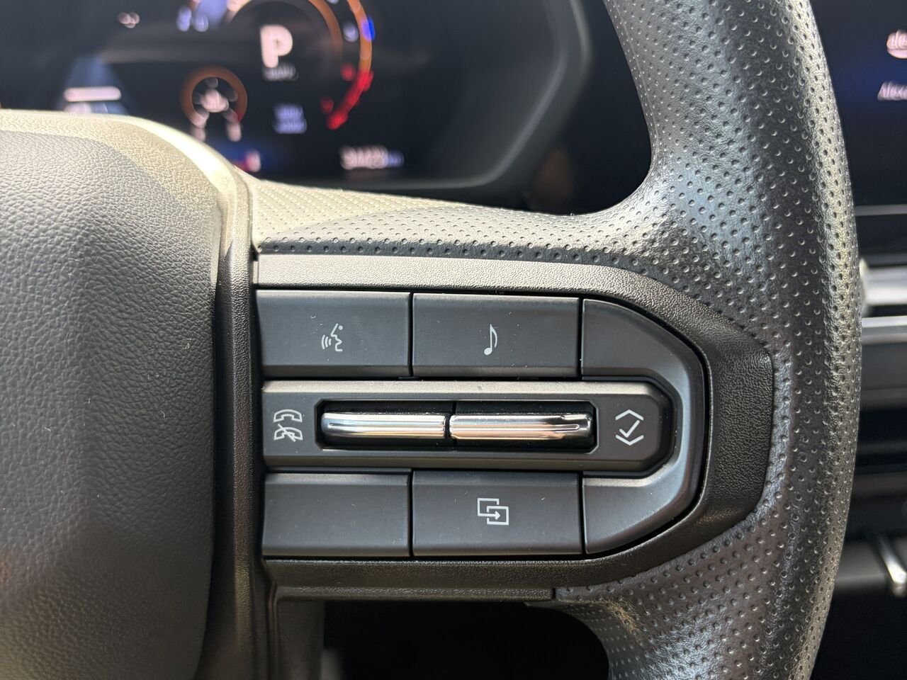 CHEVROLET COLORADO WT cabine multiplace 4RM 2024 Noir Gatineau - photo #5