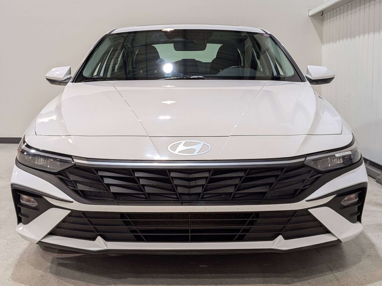 2025 Hyundai Elantra Preferred IVT w/Tech Pkg White Val-David - photo #3