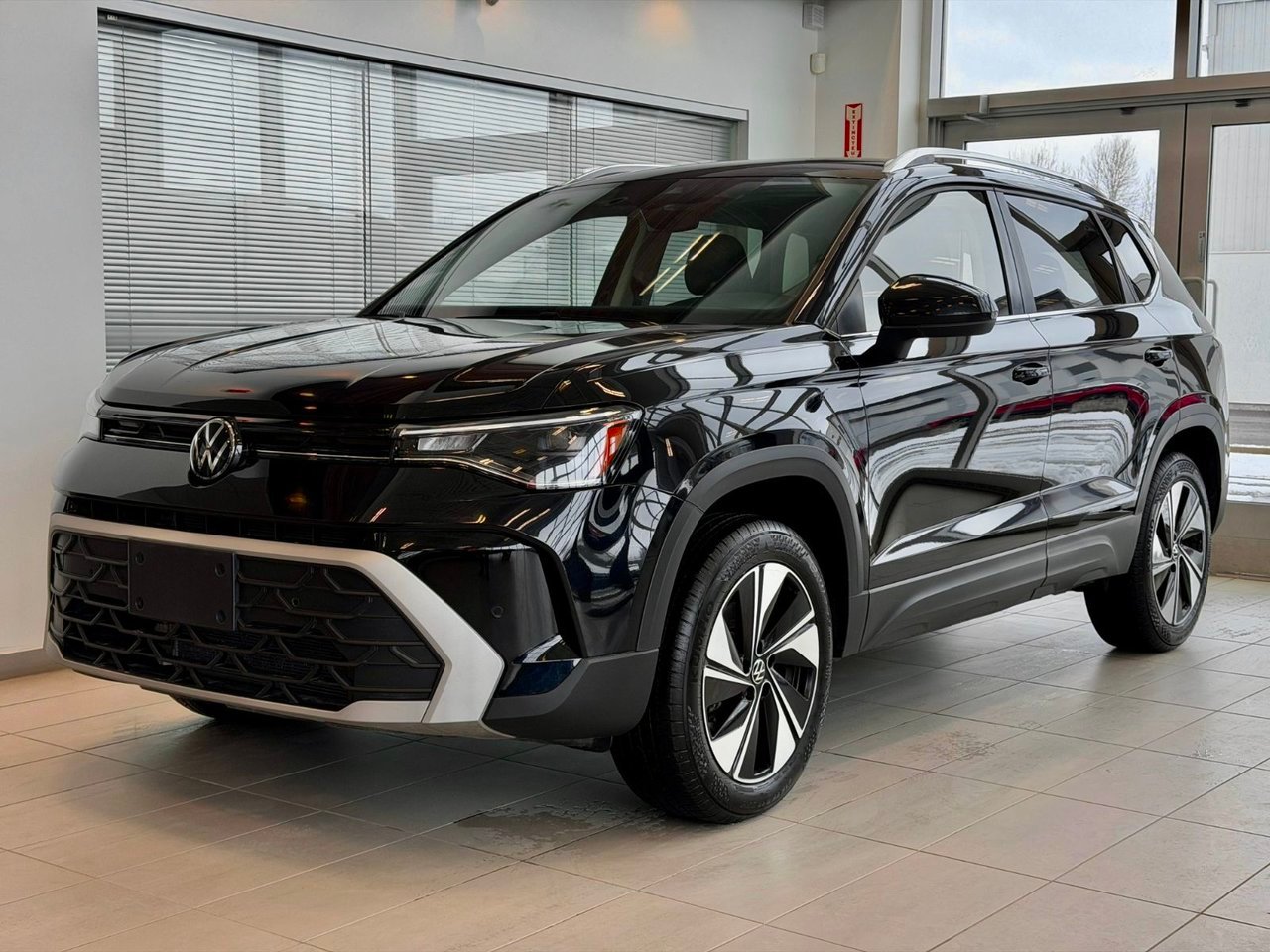 2025 Volkswagen Taos Silver Notre-Dame-des-Prairies - photo #2