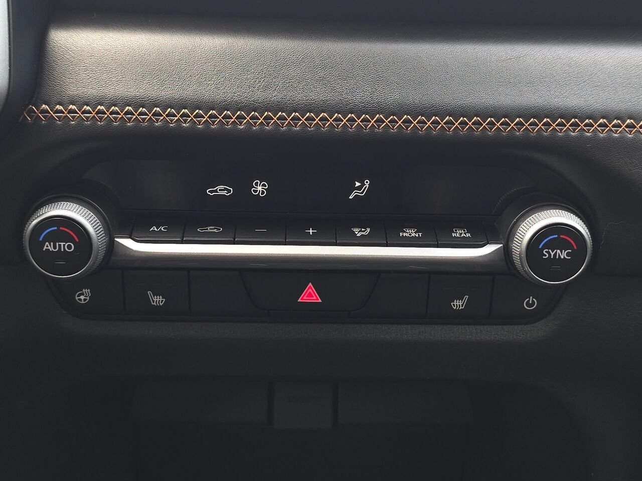 2025 Mazda CX-50 hybride GS-L e-AWD, toit panoramique, sièges avant chauffants, volant chauffant, Apple CarPlay/Android Grey Val-David - photo #25