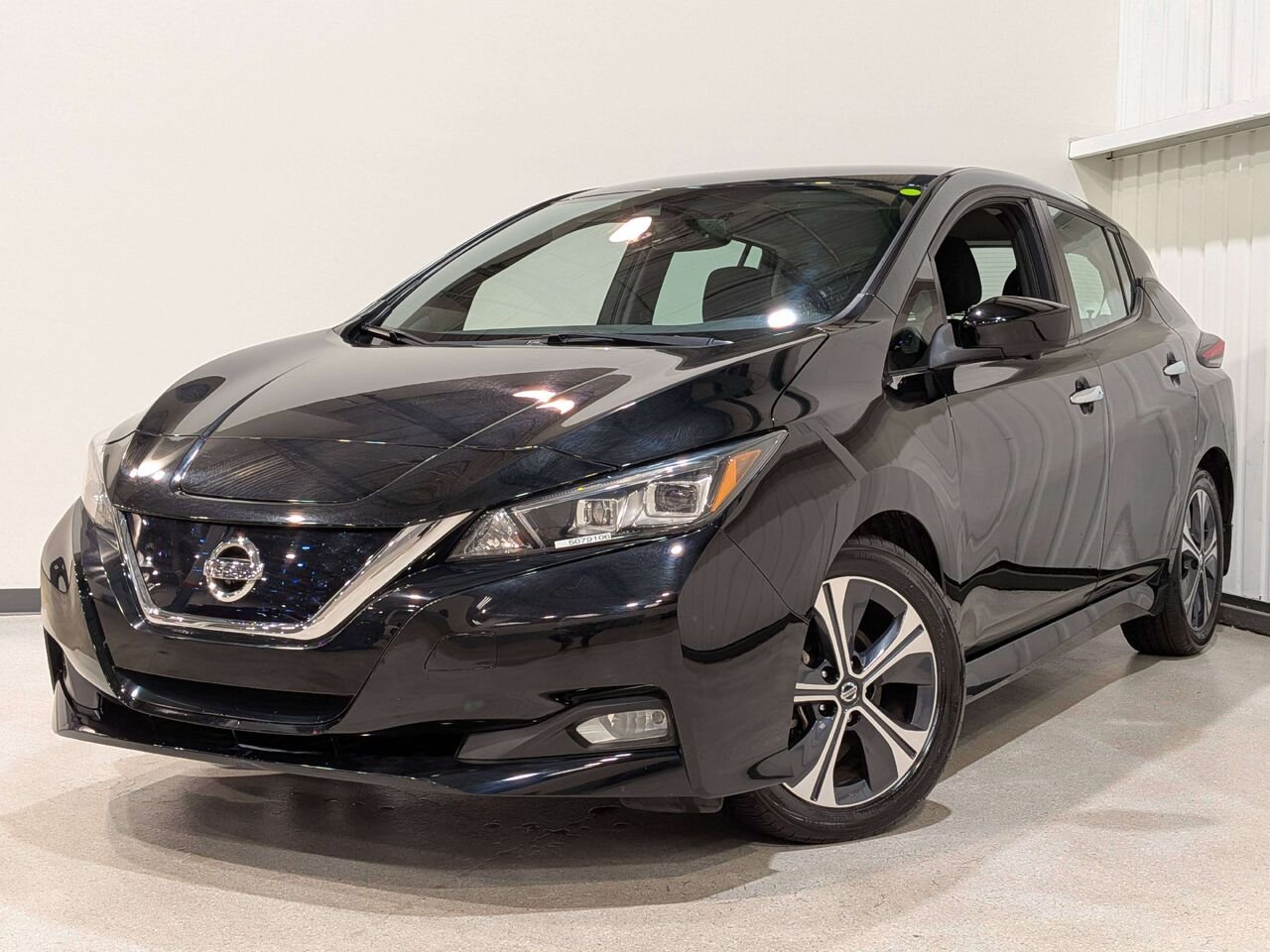 2020 Nissan LEAF SV Hatchback Black Val-David - photo #0