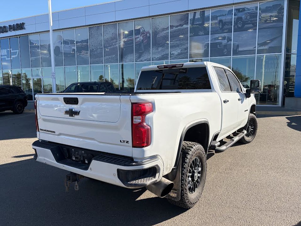 2022 Chevrolet Silverado 3500HD 4WD Crew Cab 159 LTZ White Sherwood Park - photo #4