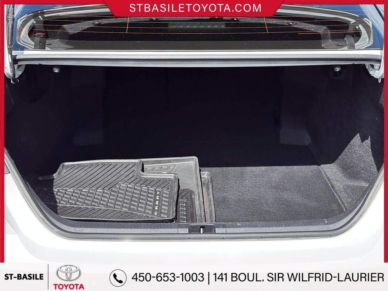 Toyota Camry Hybride 2025 Frisson glacé nacré avec toit noir Saint-Basile-le-Grand - photo #8