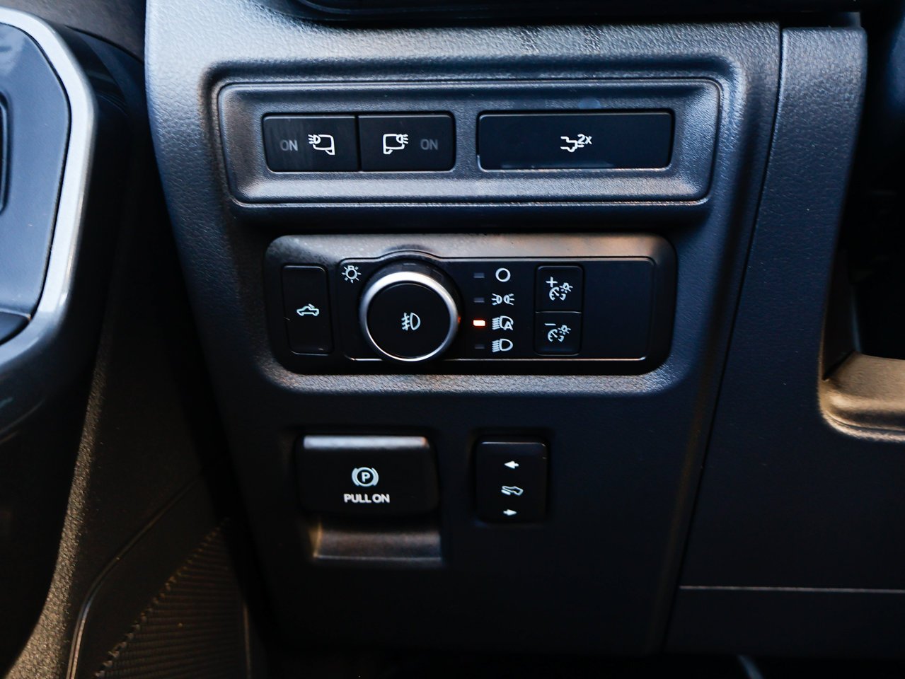 2022 Ford F-150 LARIAT 4WD SuperCrew 5.5' Box White Sherwood Park - photo #19