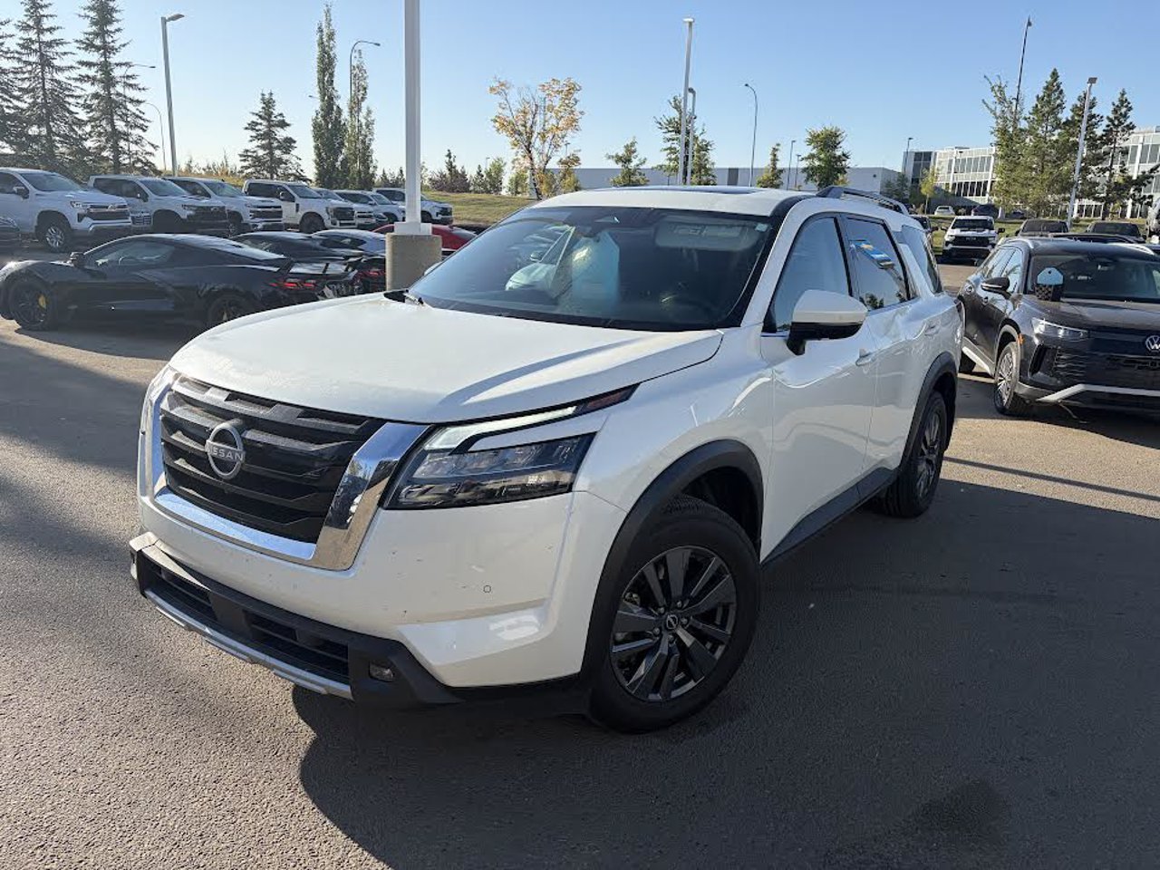 2024 Nissan Pathfinder SV 4WD White Sherwood Park - photo #2
