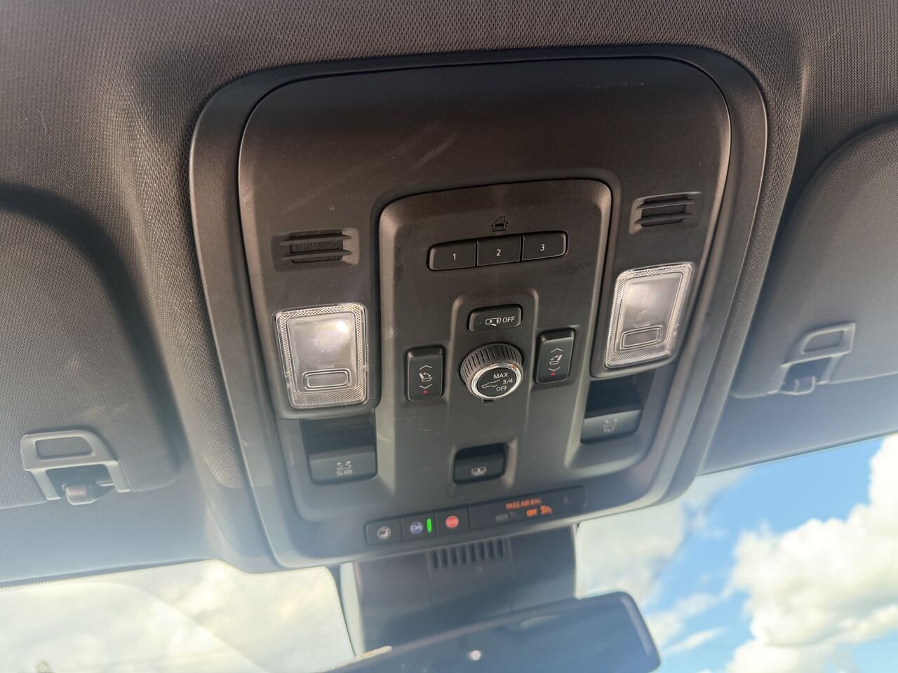 2023 GMC YUKON AT4 AT4 4 portes 4RM White Gatineau - photo #7