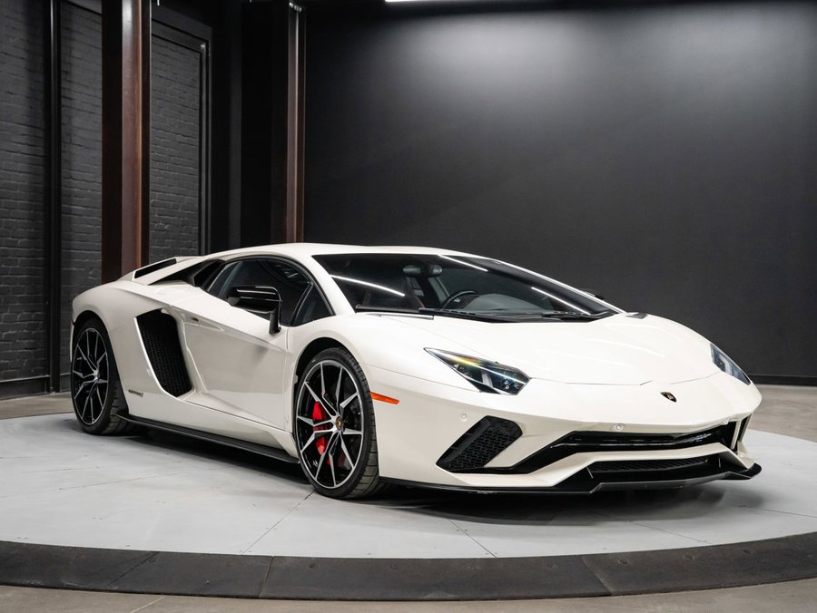 2017 Lamborghini Aventador 2017 White