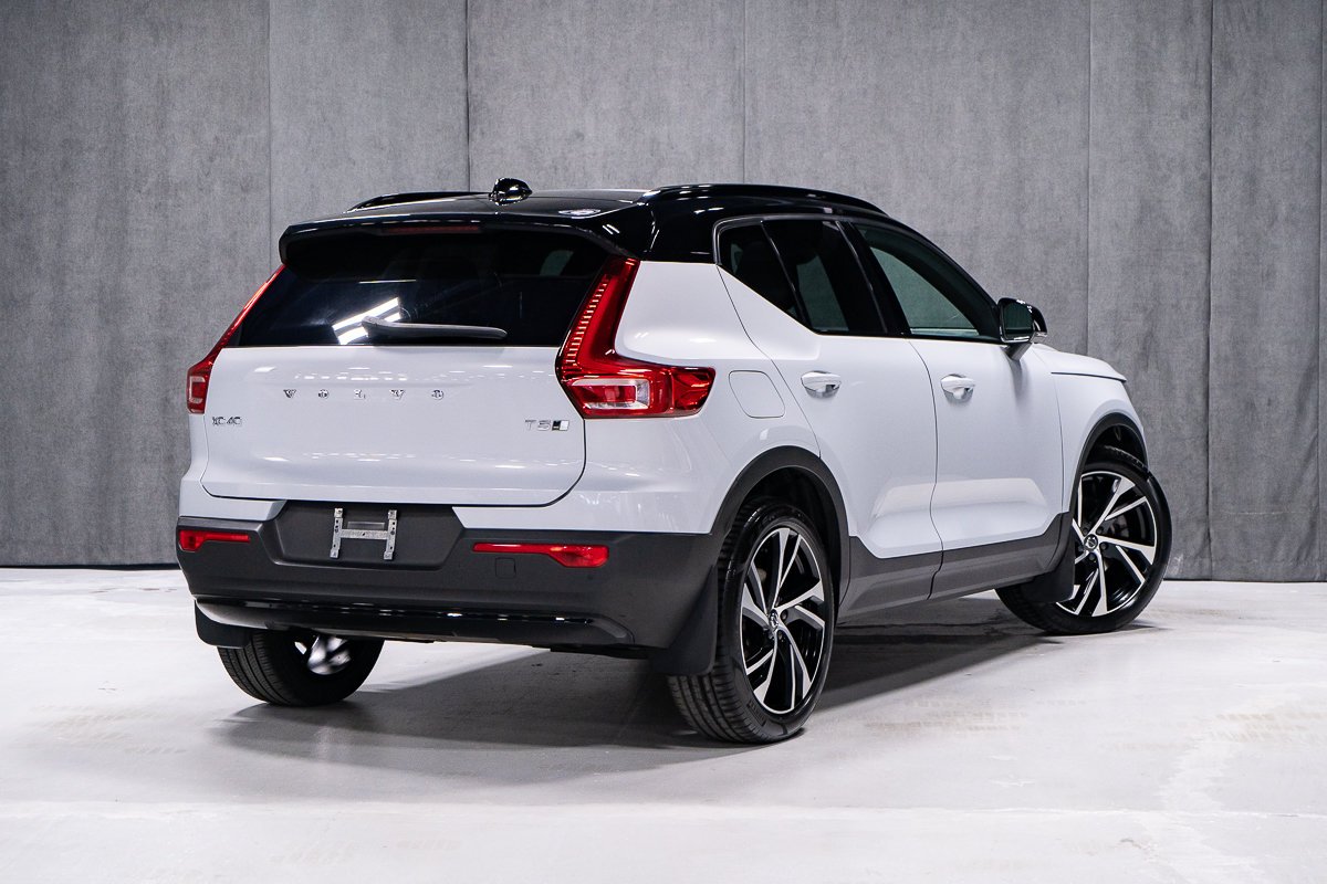 Volvo XC40 T5 R-DESIGN CLIMAT ADVANCED HARMAN KARDON 2022 Argent Montréal - photo #5