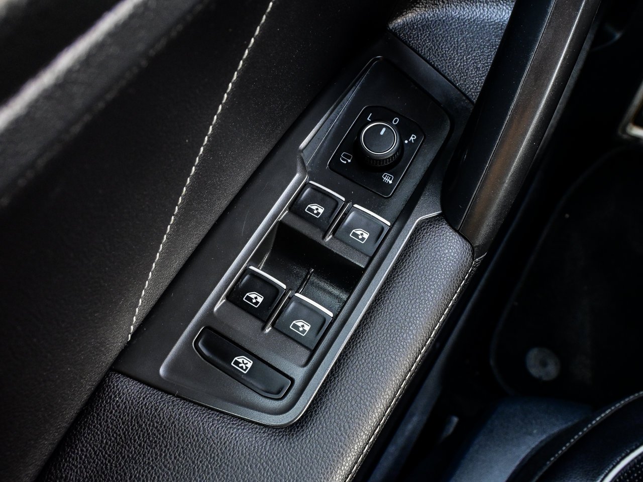 2024 Volkswagen Tiguan Highline R-Line 4MOTION Grey Sherwood Park - photo #19