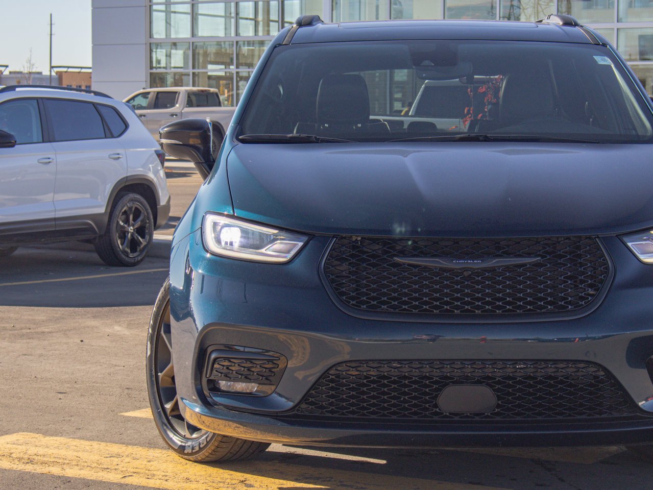 2025 Chrysler Pacifica Limited FWD Blue Sherwood Park - photo #4